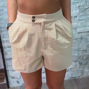 NWT Skies Are Blue High Waist Cream Shorts Size Small